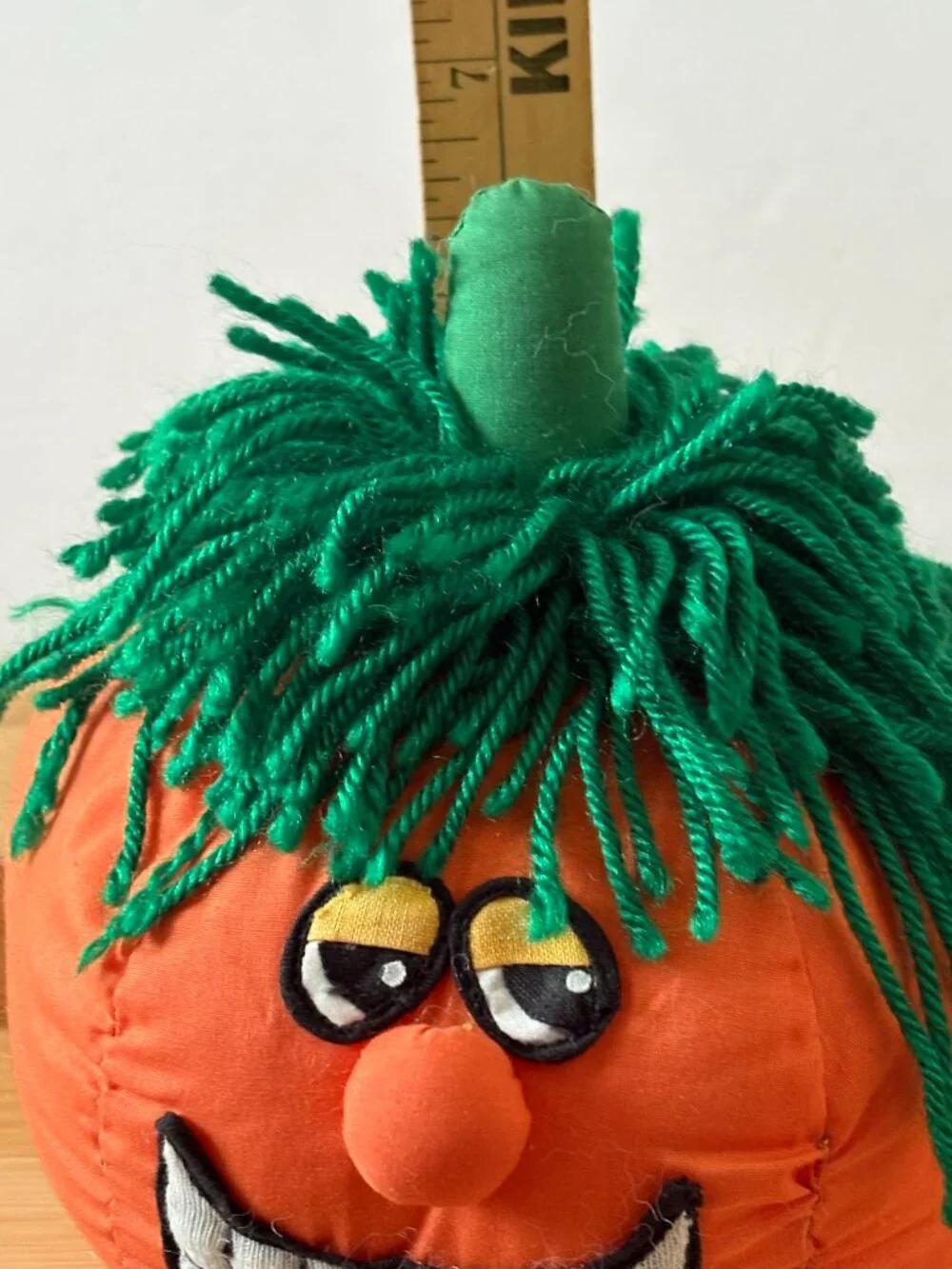 Grinners Pumpkin Halloween Plush Decor Green Yarn Hair Fabric 6 Inch 1995 Vtg